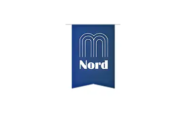 Logo von MesseCom Nord wie auf einer blauen Flagge nach unten hängend mit einem großen M und darunter steht Nord
